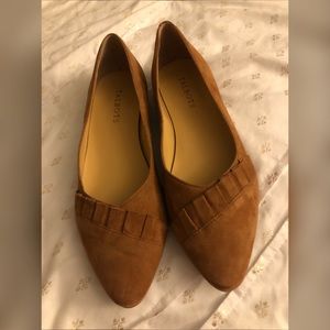 Gorgeous leather camel-colored flats with ruffle detail, Talbots, size 8.5